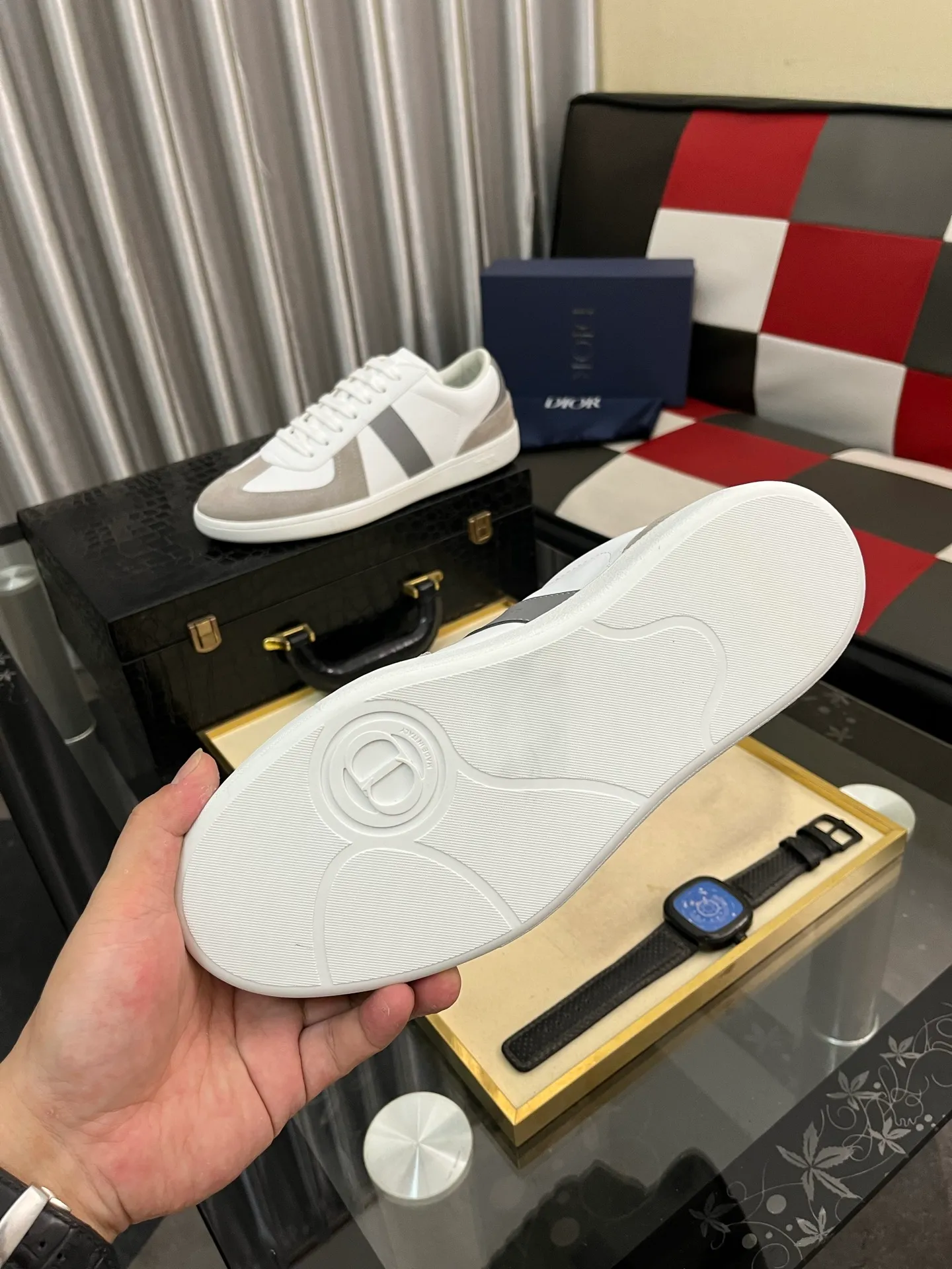 Men's shoes 💰380⌚️⌚️ 【Dior*DIAO】original quality.~ Unique modern style sneakers. 🏃A must-have casual shoe for trendy men😍😍 Original brand imported from Italy, imported original leather, sheep lining (refuses to discolor and grind feet) Sole: Original sole provided by the original factory, French lazy style design ⚠️Fit to the feet, original quality, super comfortable original sole. Code number: 38-448️⃣Colors available